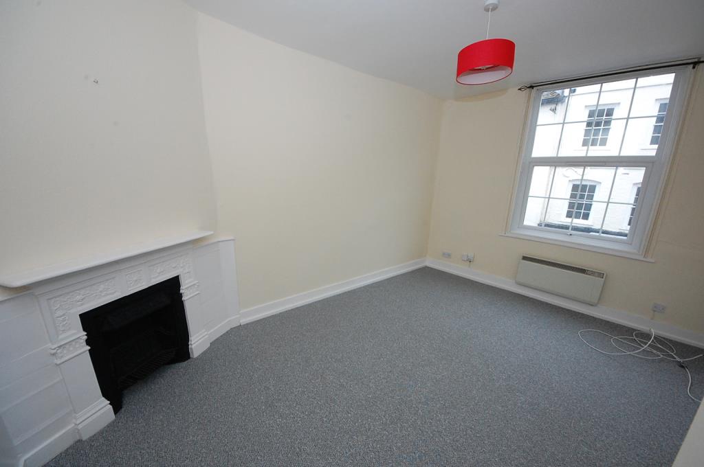 Lot: 56 - THREE FLATS IN TOWN CENTRE - Flat 1 Living Room